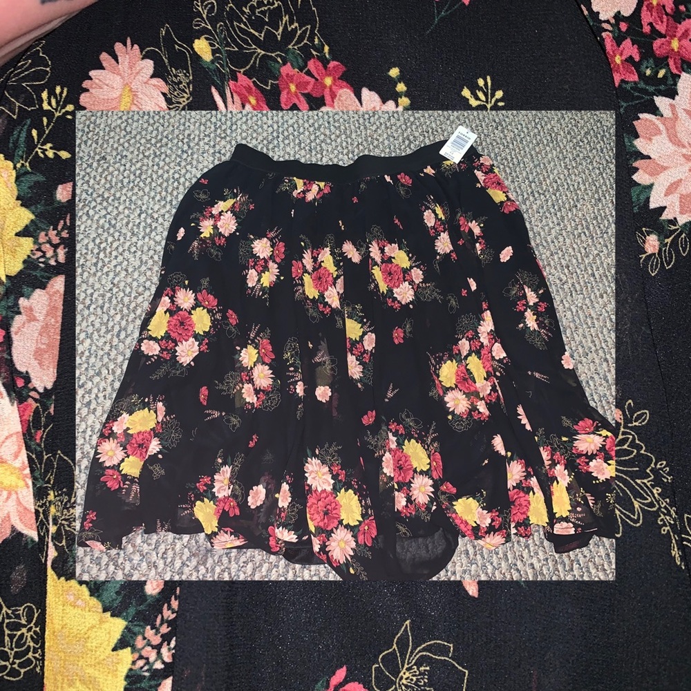 Never worn skirt.